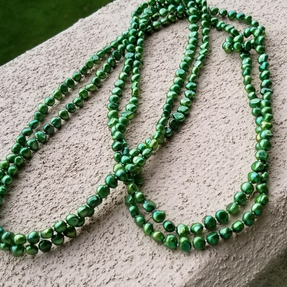 Super long, 100 inch green pearl necklace - Picture 3 of 8